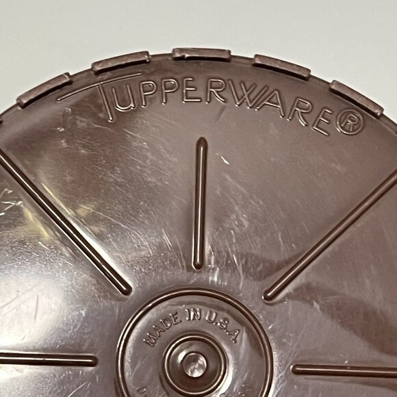 Vintage Brown Tupperware Pitcher With Pop Top Lid 800-11 Made In U.S.A - Picture 10 of 10